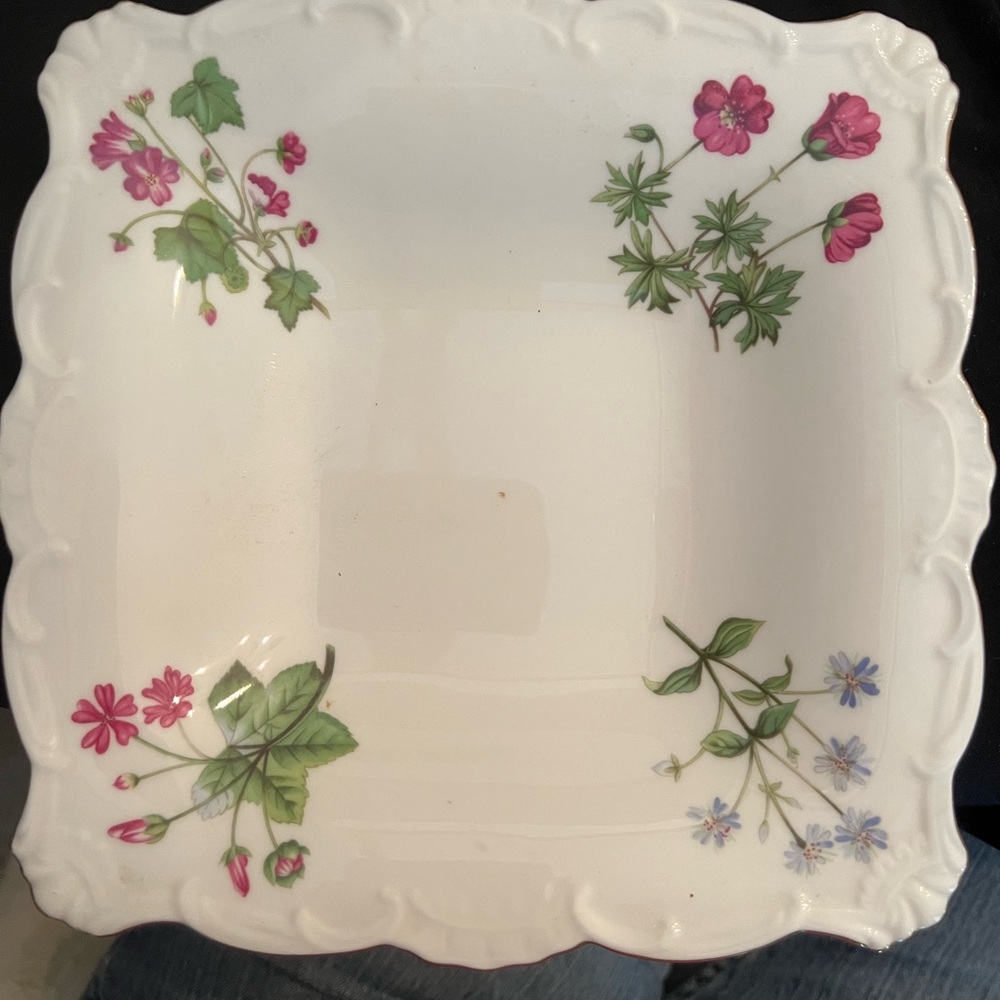 MINTON BONE CHINA MEADOW SCALLOPED SQUARE BONBON CANDY DISH, ENGLAND, 8inchs